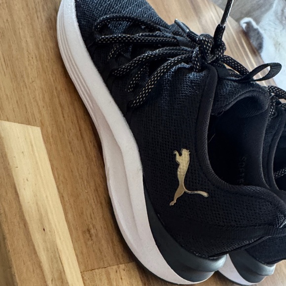 Puma Women’s Black and White SoftFoam Sneakers size 6 - Picture 5 of 10